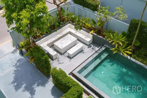 Detached House for rent or sale in Saphan Sung, Bangkok - Aerial view of private swimming pool and sunken garden lounge surrounded by greenery.