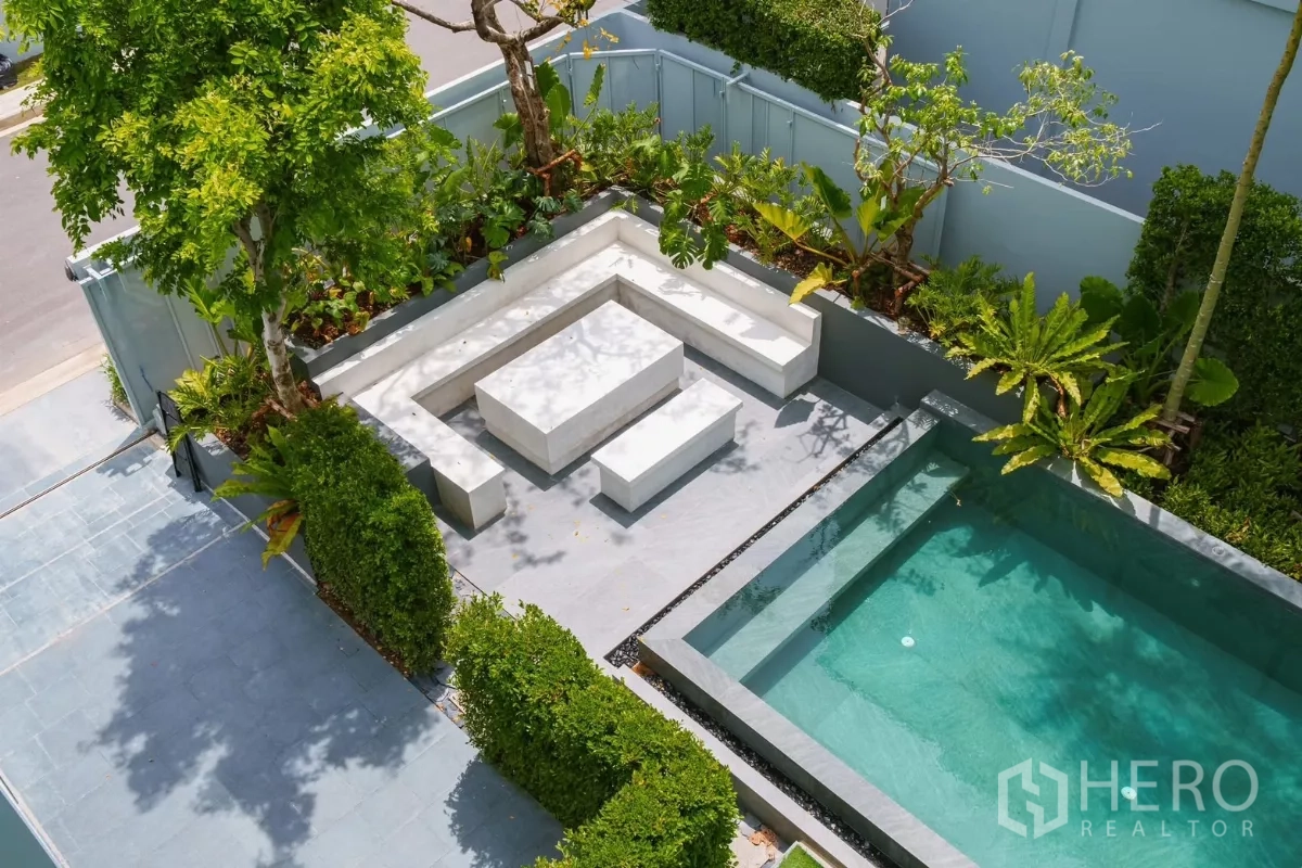 Detached House for rent or sale in Saphan Sung, Bangkok - Aerial view of private swimming pool and sunken garden lounge surrounded by greenery.