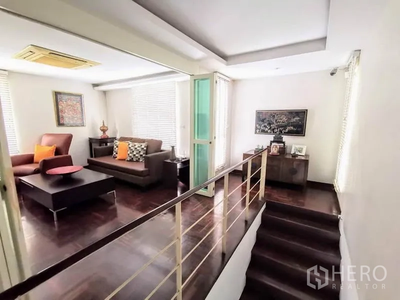 Detached House for rent or sale in Bang Phli, Samut Prakan - Upper floor family lounge with sofas, coffee table and staircase with metal railing.