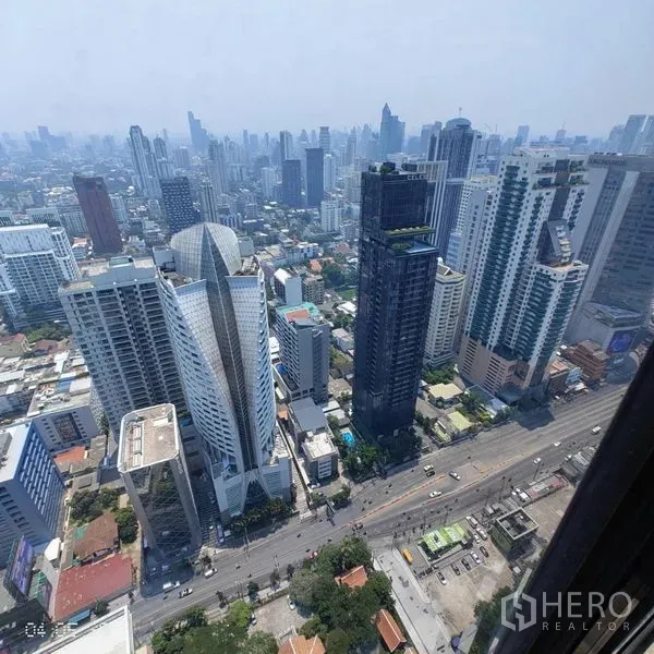 คอนโด ให้เช่าในWatthana, Bangkok - วิวสกายไลน์ชั้นสูงเหนือย่านสุขุมวิท มองจากหน้าต่างคอนโด
