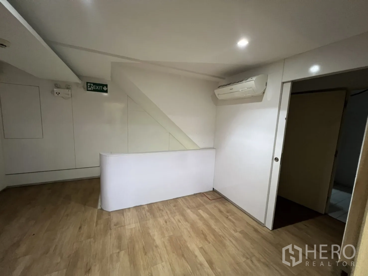 Shophouse for rent or sale in Watthana, Bangkok - Small reception nook under the stairs with split air conditioners.