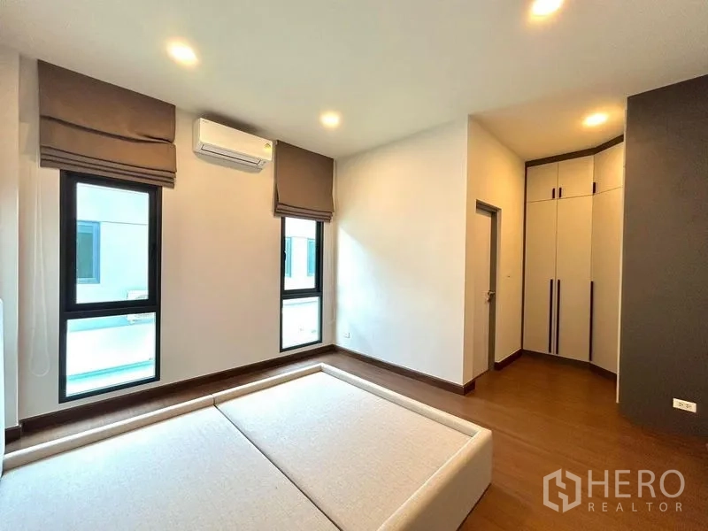 Detached House for rent - Guest bedroom with bed base, corner wardrobe and dual windows.