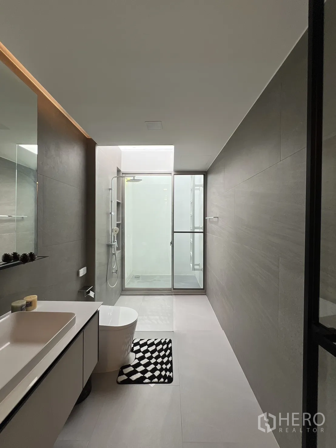 Detached House for rent in Saphan Sung, Bangkok - Duplex-style bedroom with mezzanine and stairs, study and vanity below.
