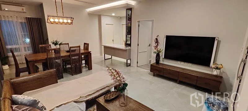 Detached House for rent in Prawet, Bangkok - Living room with TV wall, pendant lighting, and dining zone in a neutral palette.