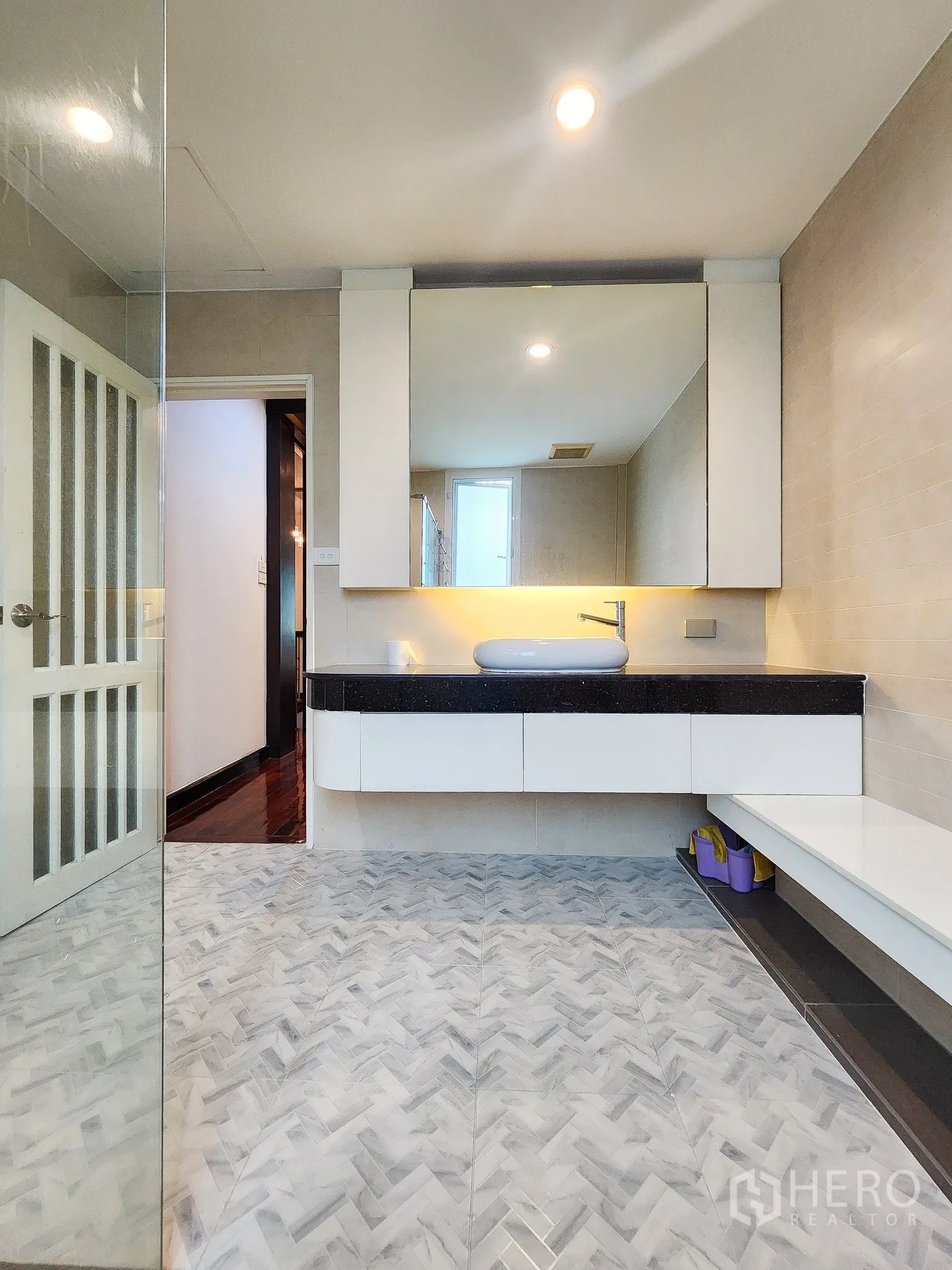 Detached House for rent in Bang Kapi, Bangkok - Bedroom view toward wardrobe and shelving wall with ample storage.