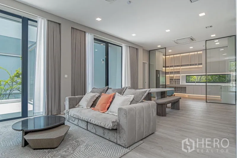 Detached House for rent - Bright living and dining area with sliding glass doors and a sleek open kitchen.