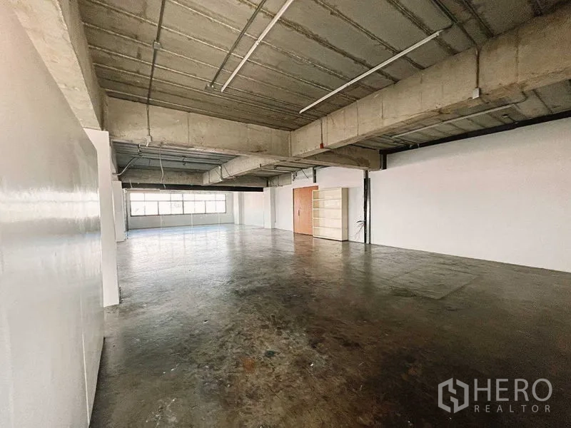 Retail Space for rent in Yan Nawa, Bangkok - Spacious open-plan interior with exposed concrete ceiling and a large window wall.