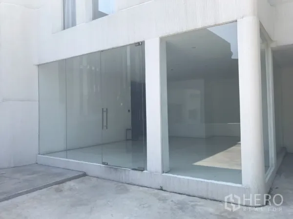 Retail Space for rent in Khlong Toei, Bangkok - Street-facing glass storefront with double doors and a bright white exterior.