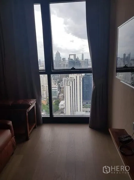 Condominium for rent in Watthana, Bangkok - High-floor window offering a panoramic Bangkok skyline view.