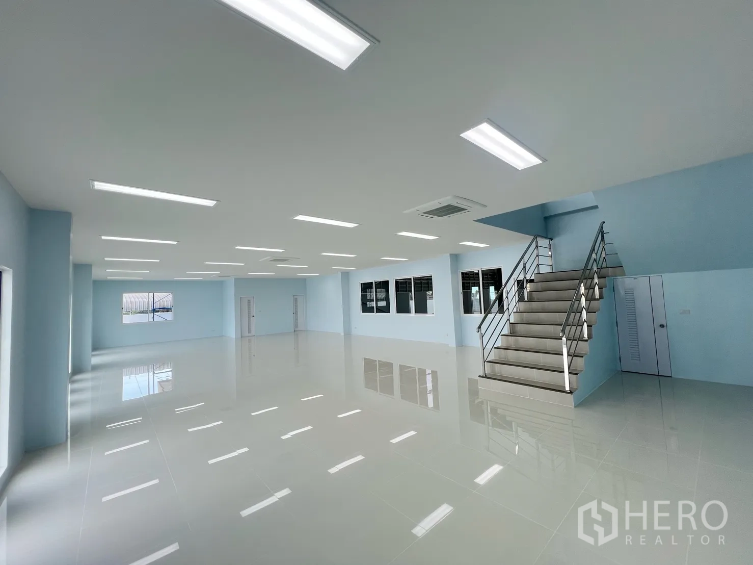 Warehouse for rent in Mueang Samut Prakan, Samut Prakan - Stainless-steel staircase and storage cupboard inside the bright office area.