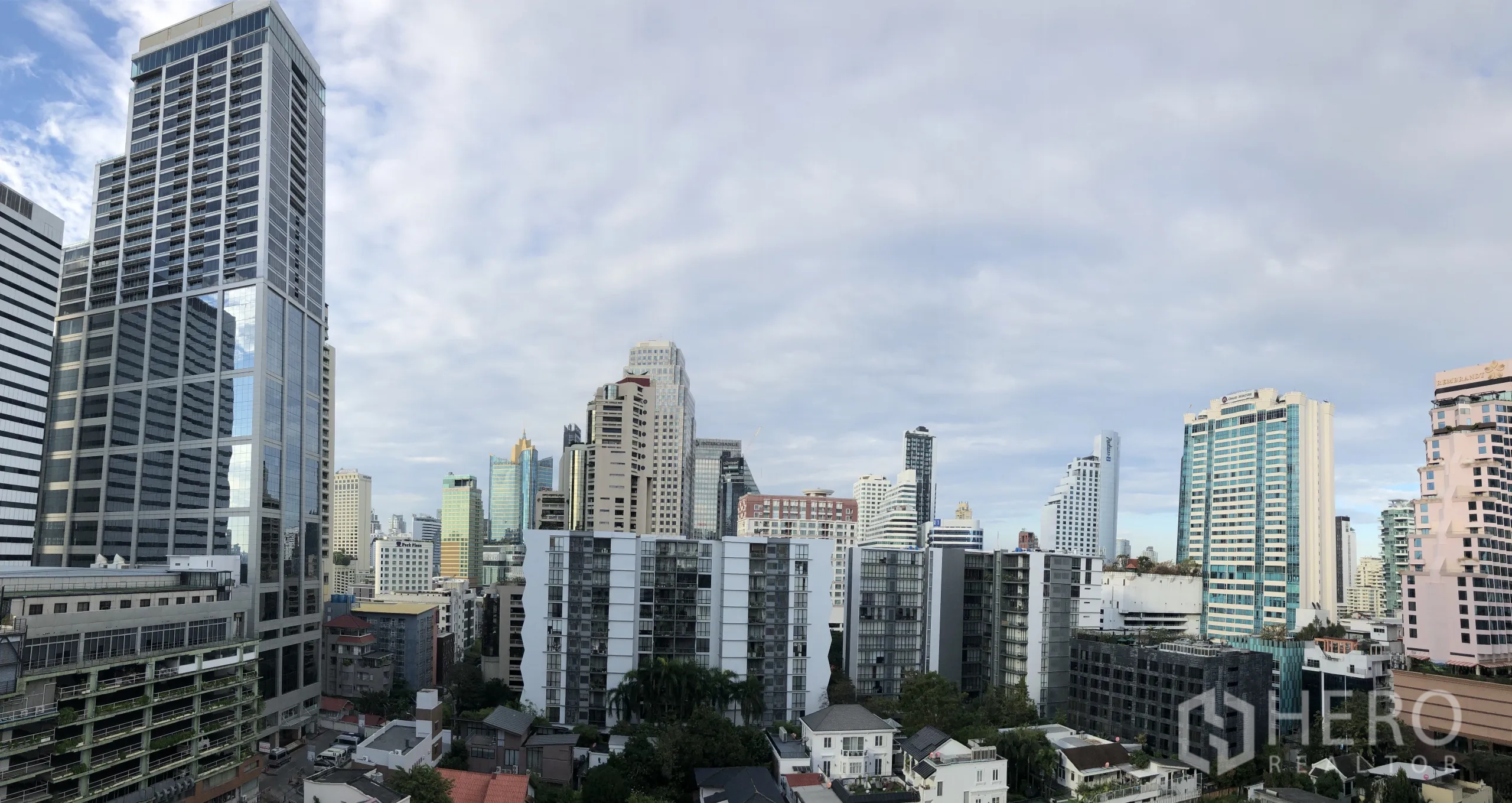 Condominium for rent in Khlong Toei, Bangkok - Panoramic view of high‑rise Bangkok skyline from the condo balcony in Khlong Toei.
