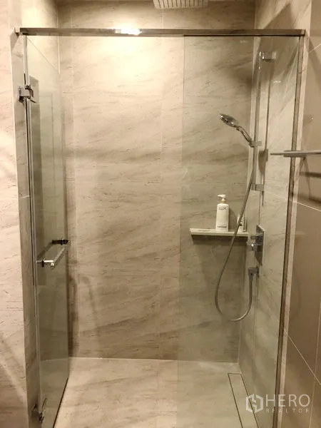 Condominium for rent in Watthana, Bangkok - Separate glass shower enclosure with rain shower and handheld set.