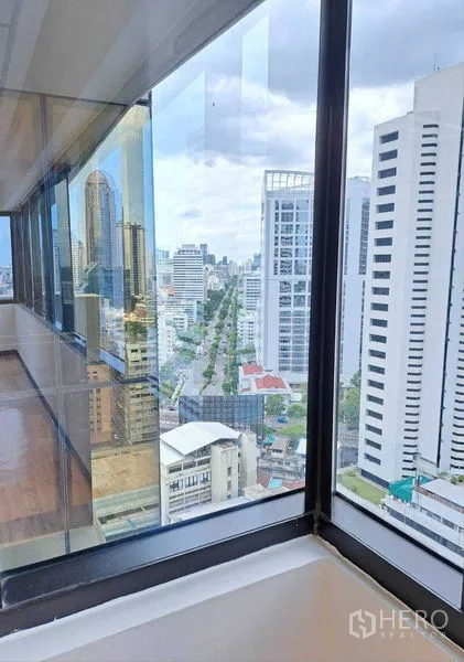 Office Space for rent in Bang Rak, Bangkok - Panoramic Bangkok skyline seen through corner glass windows from a high-floor office near Silom.