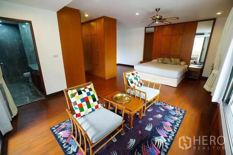 Apartment for rent in Watthana, Bangkok - Master suite with walk-in wardrobes, cozy seating nook and a door to the ensuite bathroom.