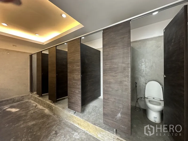 Retail Space for rent in Bang Rak, Bangkok - Restroom corridor with multiple cubicles and a toilet.
