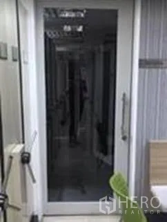 Office Space for rent in Khlong Toei, Bangkok - Glass entry door leading into an internal office corridor.