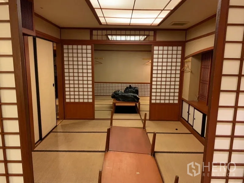 Retail Space for rent in Bang Rak, Bangkok - Japanese-style private dining rooms with shoji sliding doors and tatami flooring.