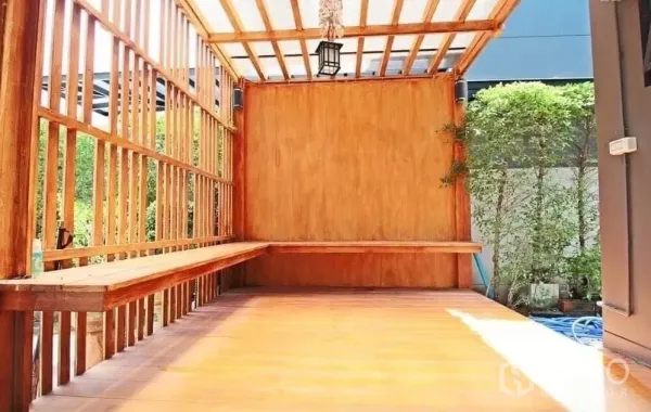 Detached House for rent in Bang Khae, Bangkok - Wooden outdoor pavilion with slatted walls and built-in bench, ideal for relaxing by the garden.