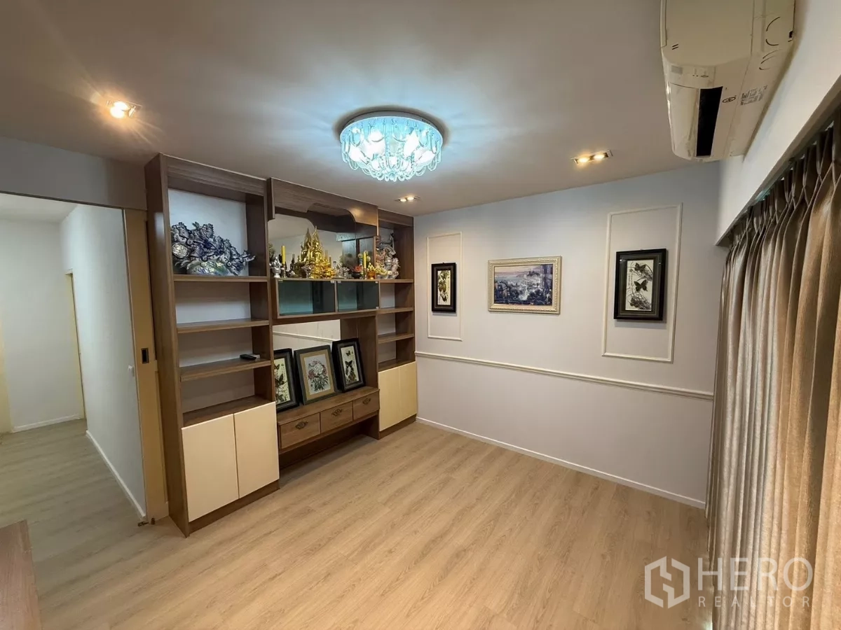 Townhouse for rent in Suan Luang, Bangkok - Spacious family room or study with laminate flooring and extensive cabinetry.
