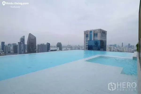公寓 出租在Watthana, Bangkok - 屋顶无边泳池眺望曼谷天际线