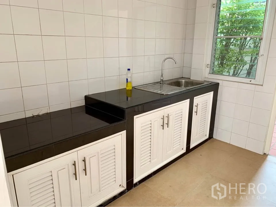 Property Image #4 for property HRE01512