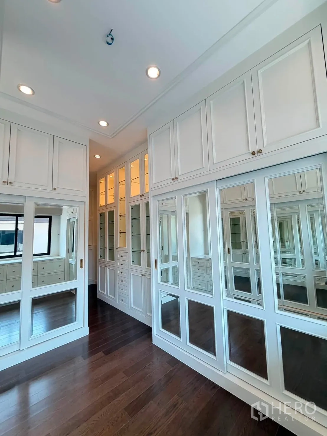 บ้านเดี่ยว for rent or sale in Prawet, Bangkok - วอล์กอินคลอเซ็ตพร้อมตู้บานกระจกและพื้นที่เก็บของมาก