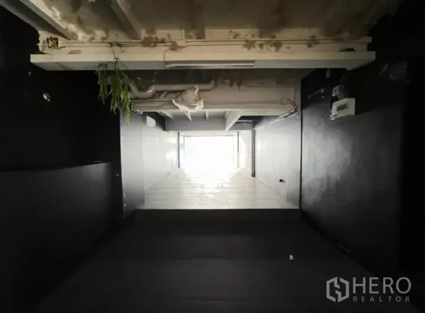 Retail Space for rent in Watthana, Bangkok - Long narrow shop space with tiled flooring leading toward the glass frontage.
