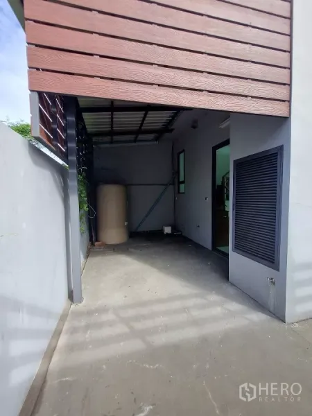 Home Office for rent in Khlong Toei, Bangkok - Covered carport and utility area beside the home office with storage tank.