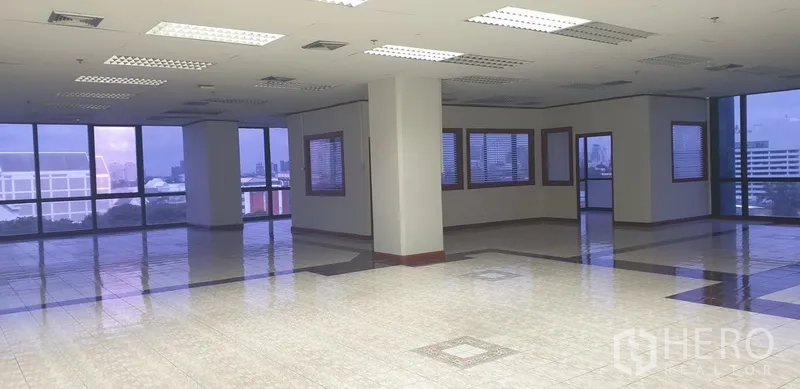 Office Space for rent in Din Daeng, Bangkok - Large open-plan office with tiled floors, columns, and wide windows offering Bangkok city views.