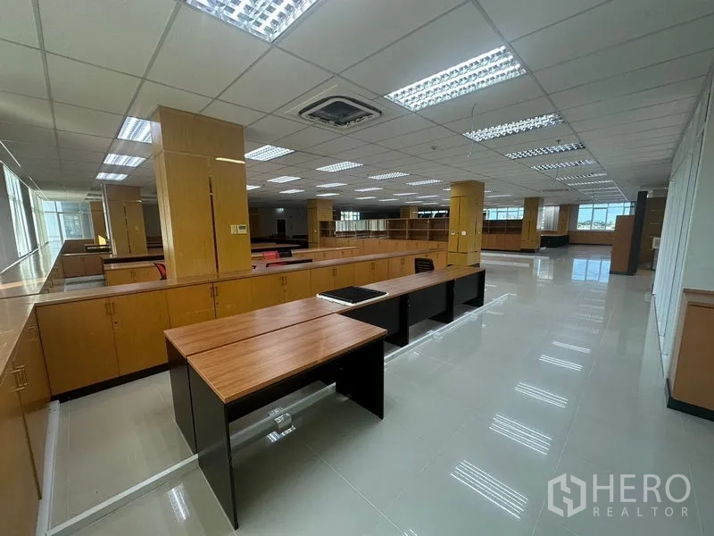Office Space for rent in Suan Luang, Bangkok - Open-plan office with single workstation, perimeter cabinets and suspended ceiling