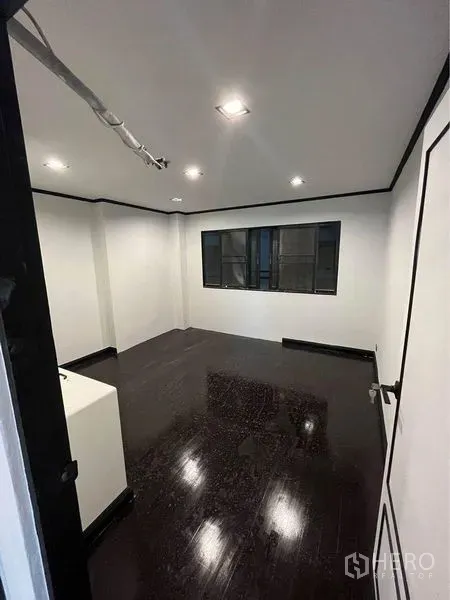 Condominium for rent or sale in Watthana, Bangkok - Bright bedroom with recessed lights, window and polished timber floors.