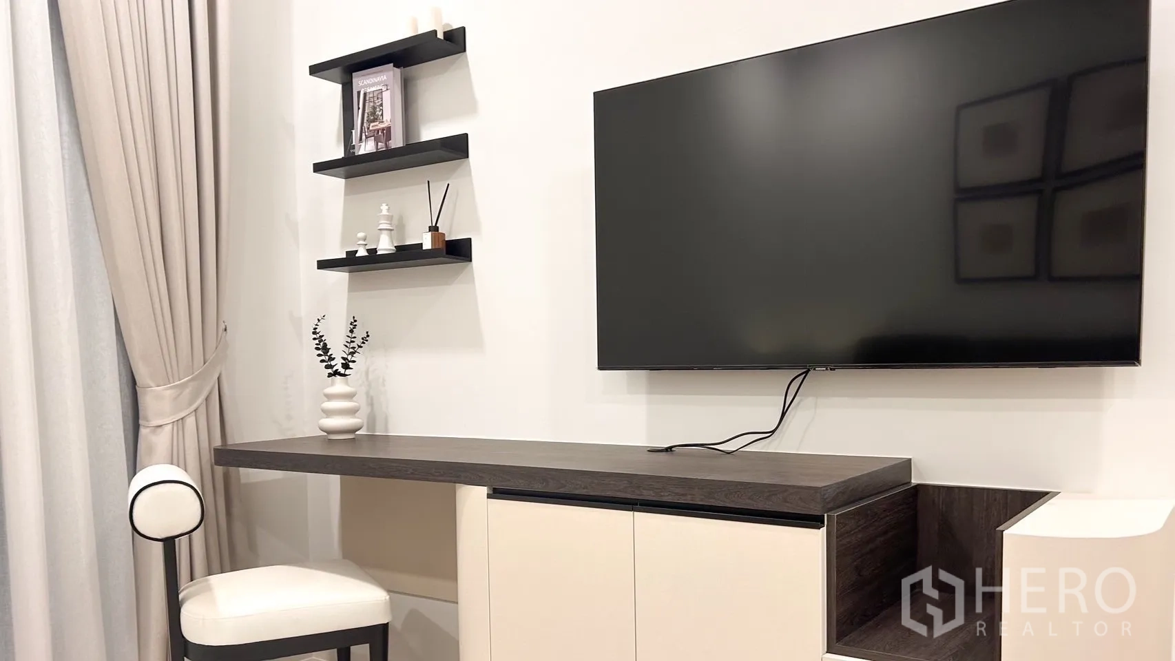 Detached House for rent in Saphan Sung, Bangkok - Detail of floating desk and TV with minimalist shelving.
