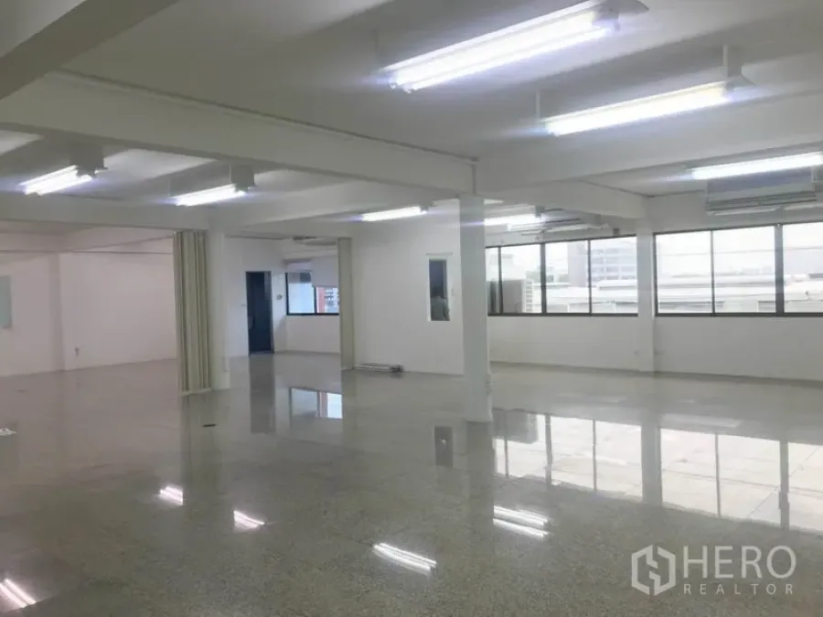 Office Space for rent in Suan Luang, Bangkok - Bright open-plan office floor with large windows, polished stone tiles, and fluorescent lighting in Suan Luang, Bangkok.