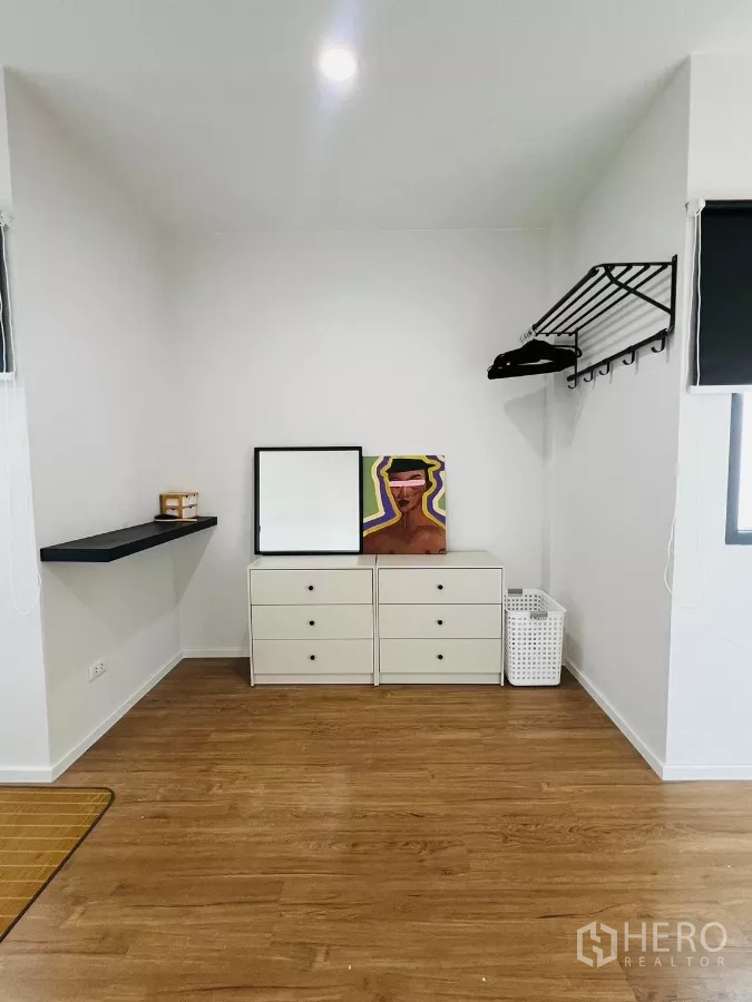 Detached House for rent in Saphan Sung, Bangkok - Storage wall with white drawer units, shelf and hanging rack.