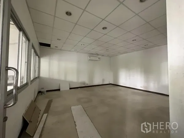 Warehouse for rent in Lat Krabang, Bangkok - Internal office room with drop ceiling, air‑conditioning unit and windows overlooking the warehouse.