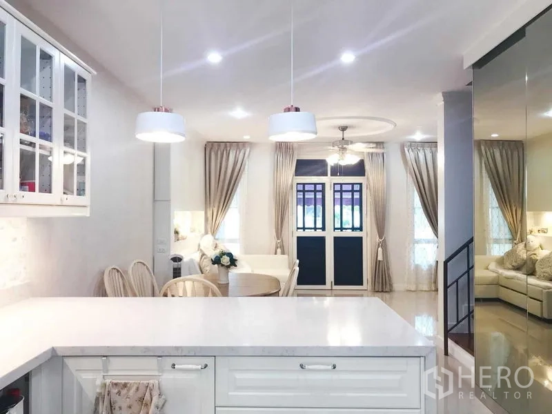 Townhouse for rent in Phra Khanong, Bangkok - Open-plan view from kitchen island to dining and living area.