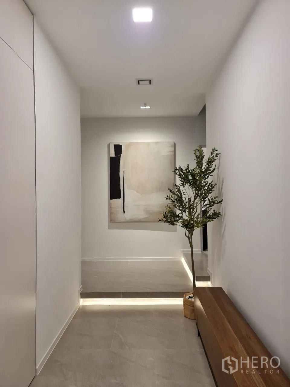 Detached House for rent in Saphan Sung, Bangkok - Minimal hallway with artwork, bench seating and LED step lighting.