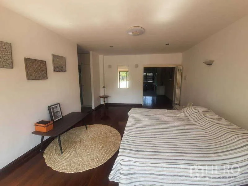 Townhouse for rent in Khlong Toei, Bangkok - Alternate view of the master bedroom showing sitting corner and round rug.