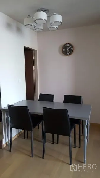 Condominium for rent in Phaya Thai, Bangkok - Dining corner with four black chairs and a modern ceiling light.