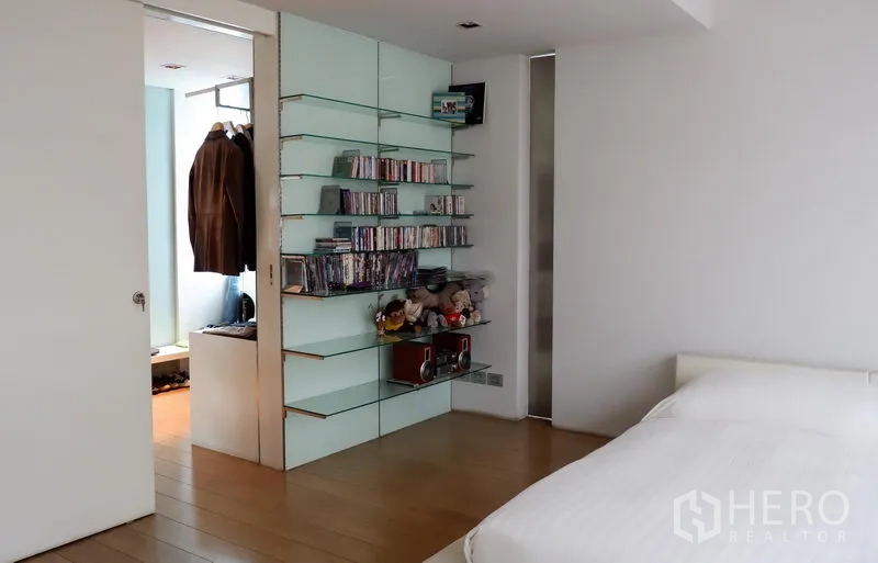 Condominium for rent or sale in Khlong Toei, Bangkok - Second bedroom with glass shelving and sliding door to walk-in closet.