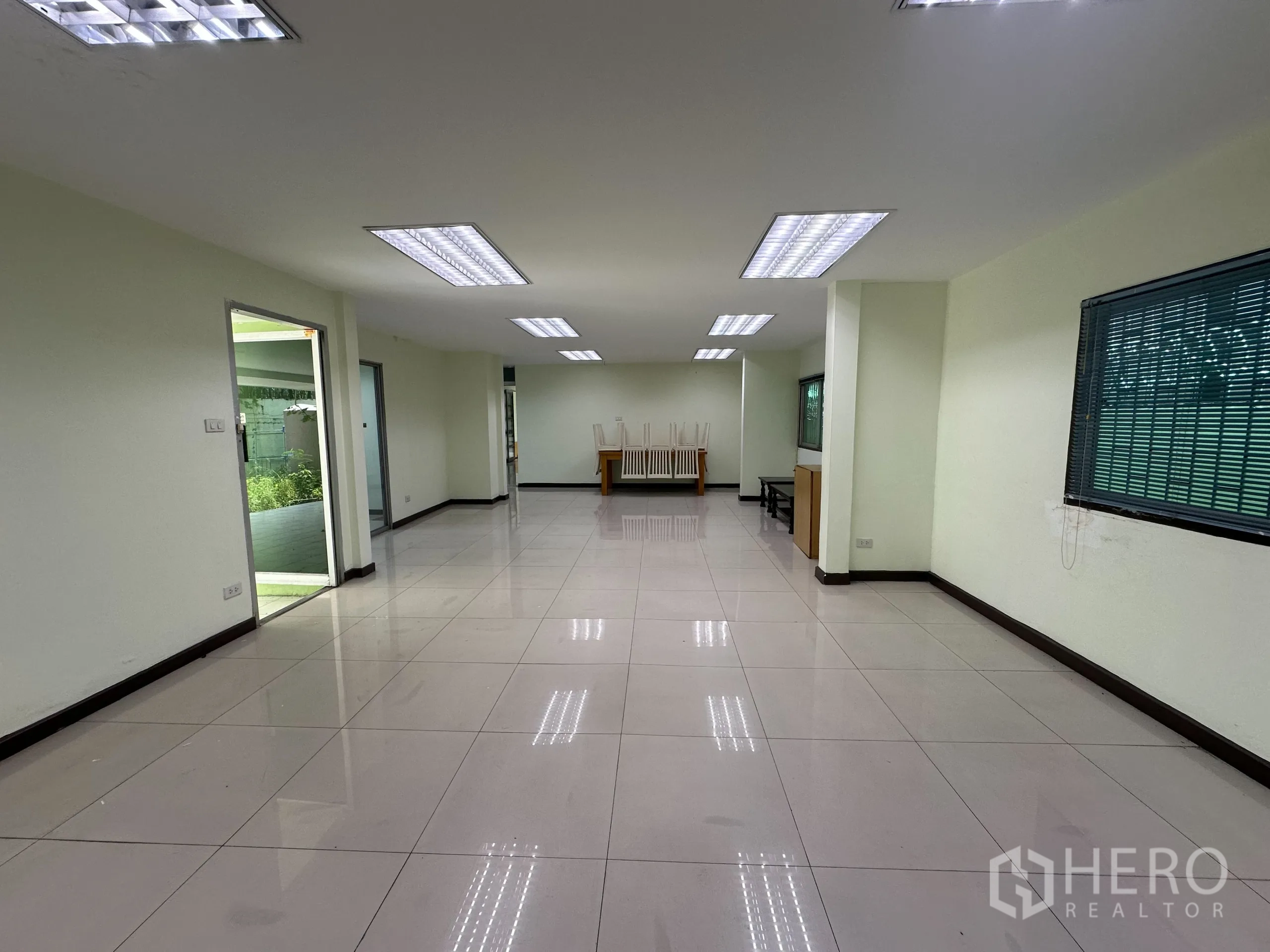 Retail Space for rent in Watthana, Bangkok - Hall view showing multiple doorways and long tiled flooring.