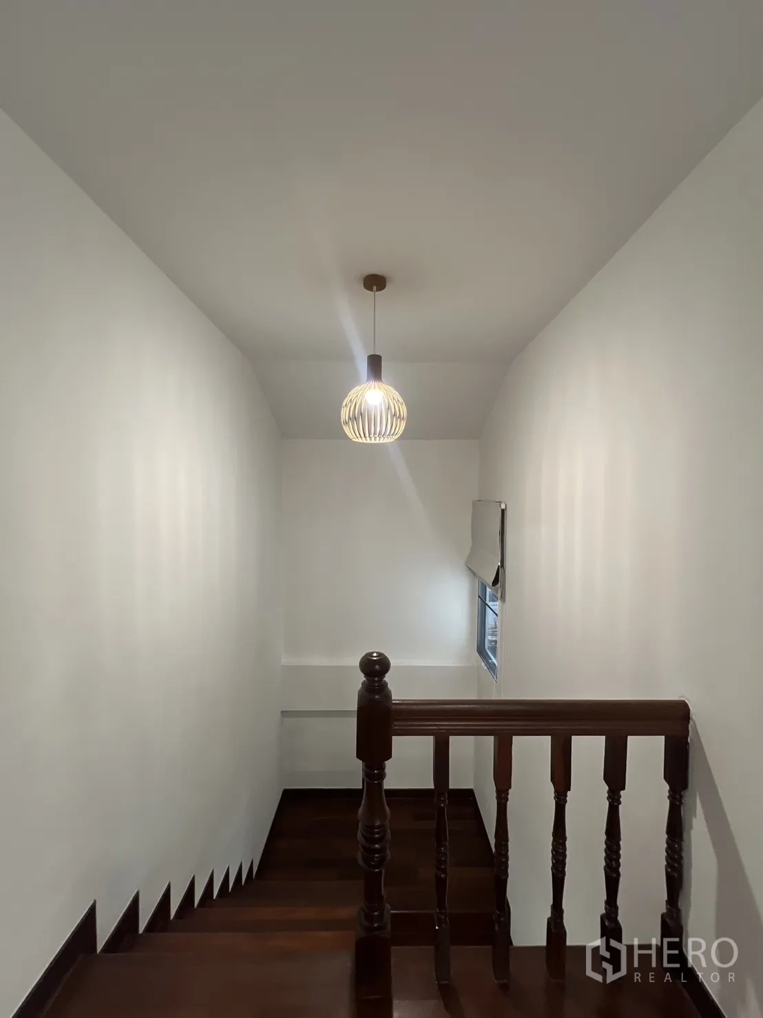 Detached House for rent in Saphan Sung, Bangkok - Staircase with wooden steps and pendant light leading to upper floor.