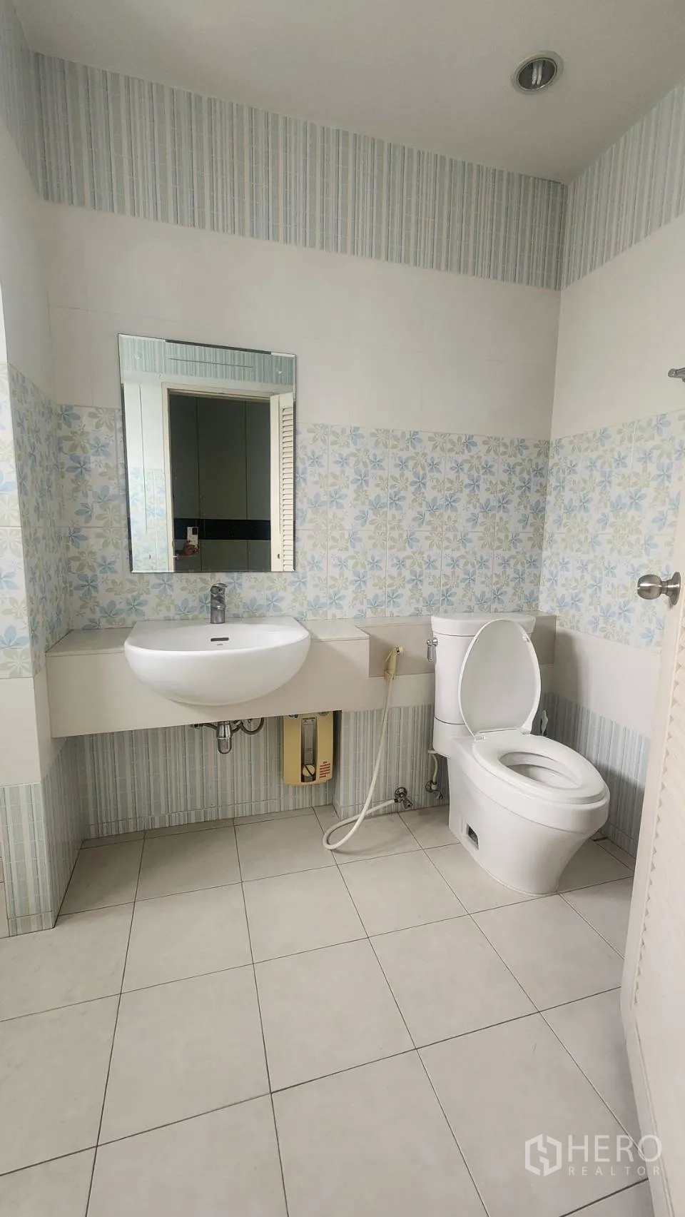Detached House for rent in Watthana, Bangkok - Second bathroom with patterned tiles, sink, and toilet.