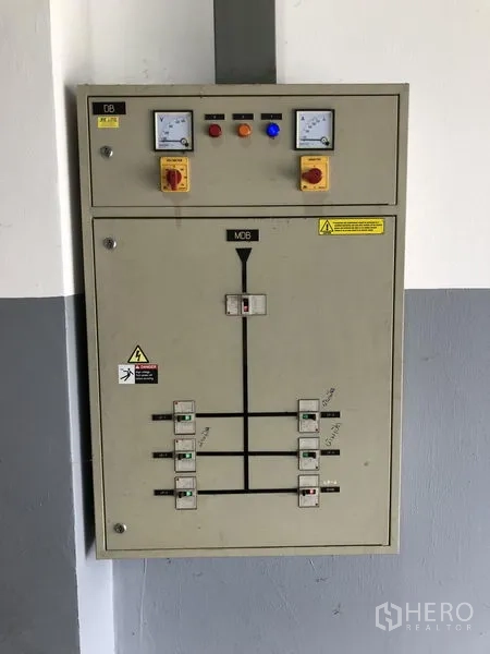 Factory for rent or sale in Bang Phli, Samut Prakan - Main electrical control panel supporting the site’s 3-phase power supply.