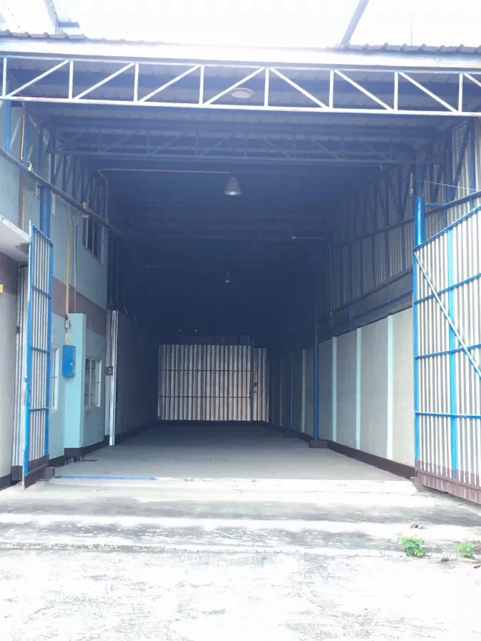Warehouse for rent in Bueng Kum, Bangkok - Covered loading bay with wide sliding doors opening into the warehouse.