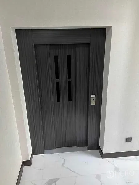 Detached House for sale in Bang Kruai, Nonthaburi - Private home elevator with dark wood doors inside the house.