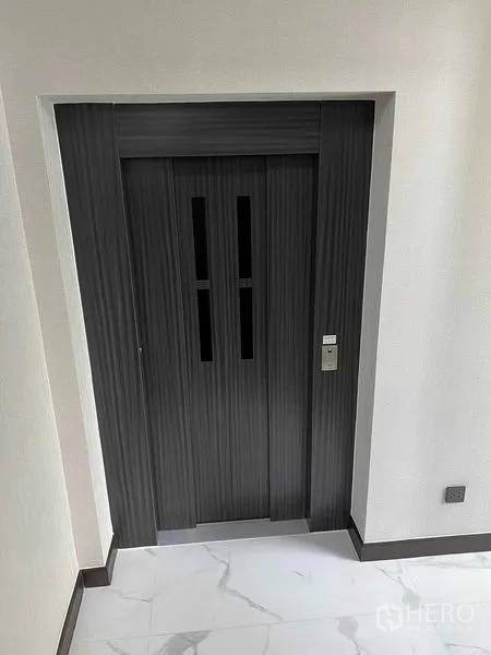 Detached House for sale in Bang Kruai, Nonthaburi - Private home elevator with dark wood doors inside the house.