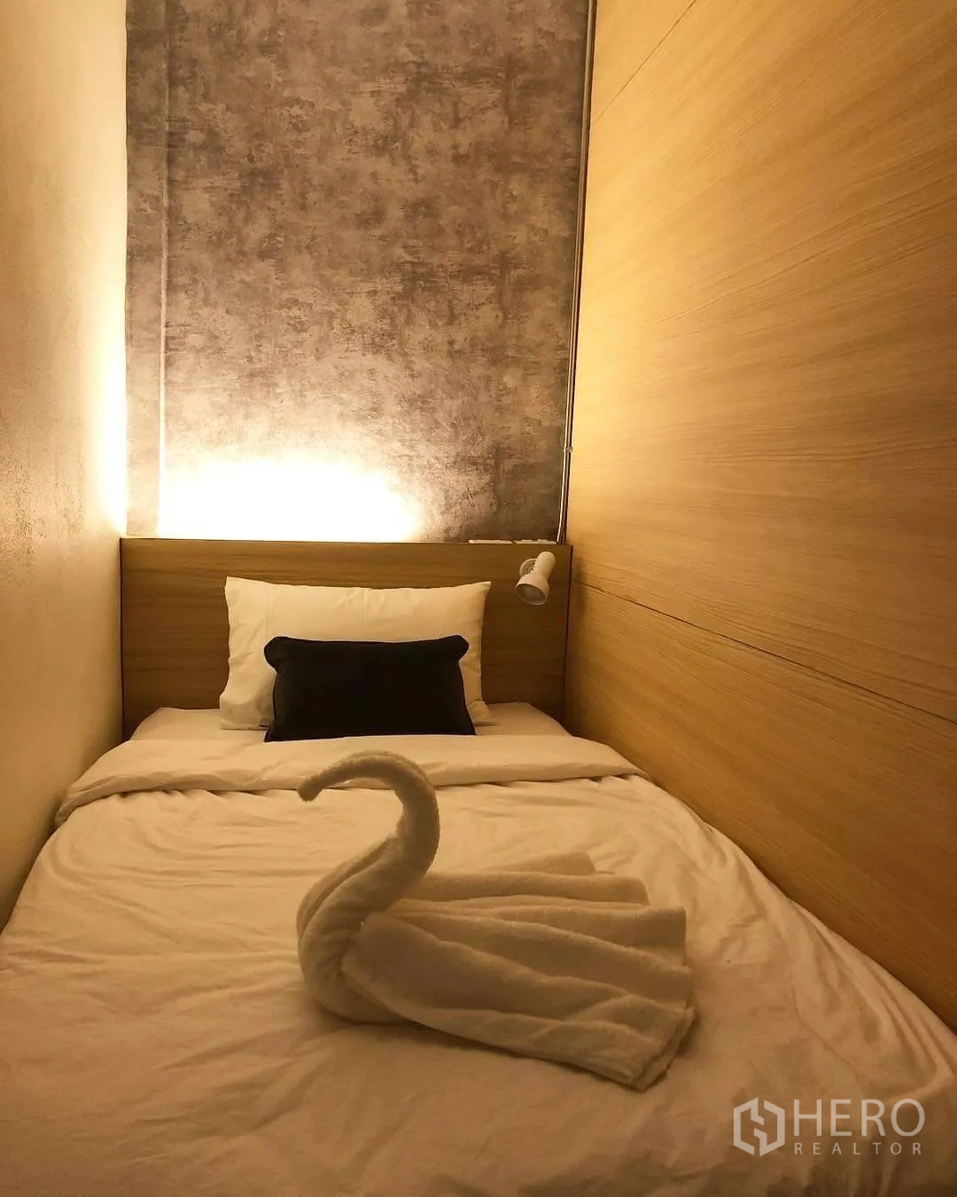 Detached House for rent in Watthana, Bangkok - Small single bedroom with wood paneling, soft ambient lighting, and a single bed.