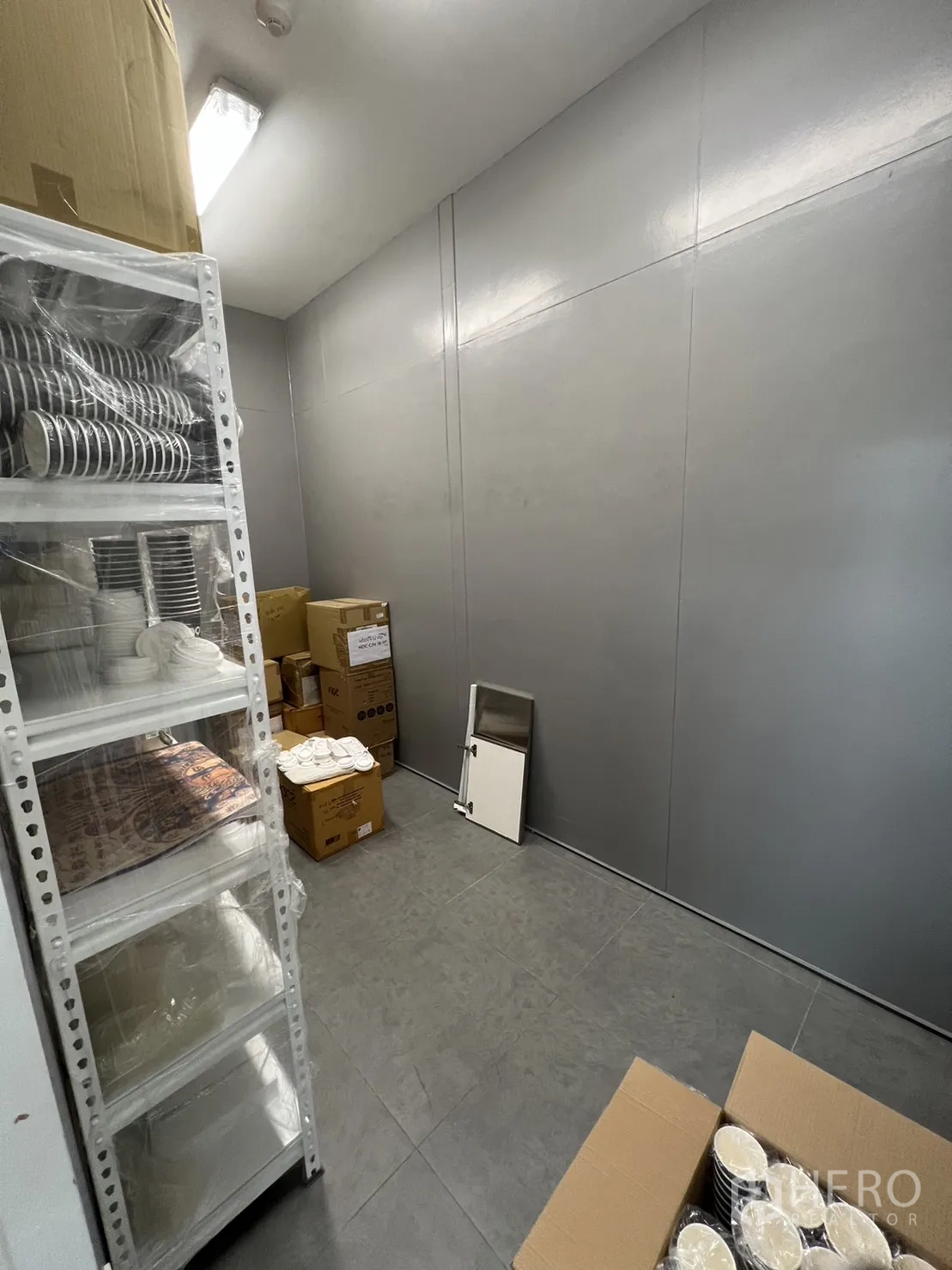Retail Space for rent in Khlong Toei, Bangkok - Clean storage area with grey tiled walls and overhead lighting.
