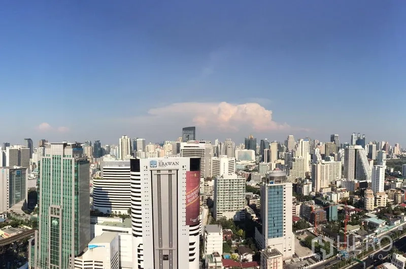Condominium for rent in Pathum Wan, Bangkok - Panoramic Bangkok skyline view from a high-floor condominium.